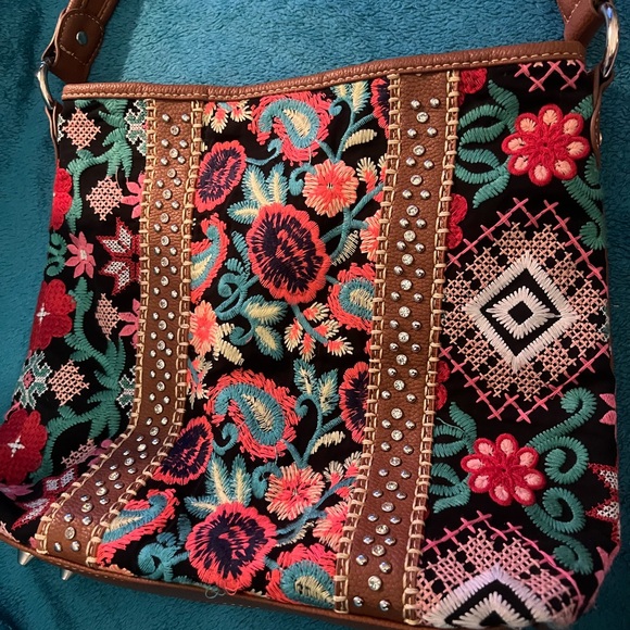 Montana West Embroidered Handbag - Picture 15 of 15